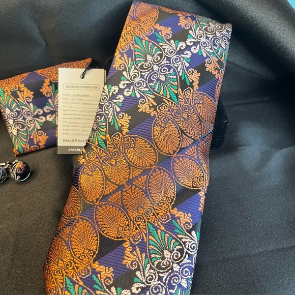 NWT- Beautiful Silk Multicolor Tie Set - Picture 2 of 3